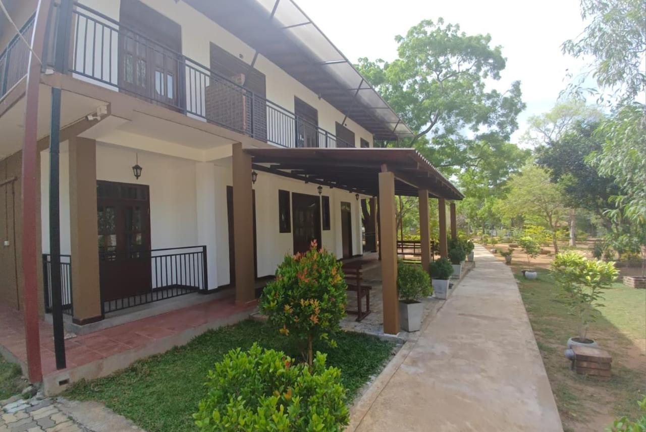 Forest Edge Villa Anuradhapura Esterno foto