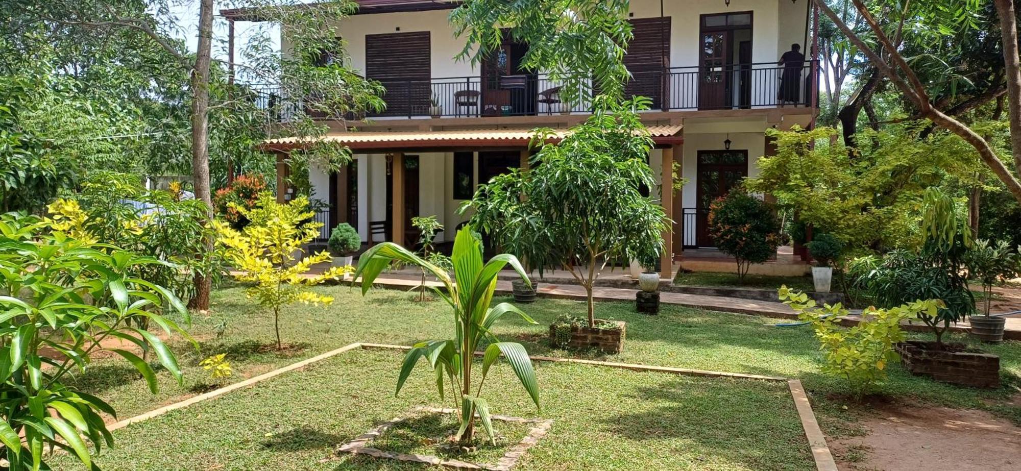 Forest Edge Villa Anuradhapura Esterno foto